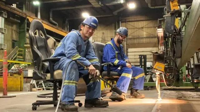Tengku Firmansyah kini pakai helm biru. (credit:instagram.com/cindyfatikasari18)