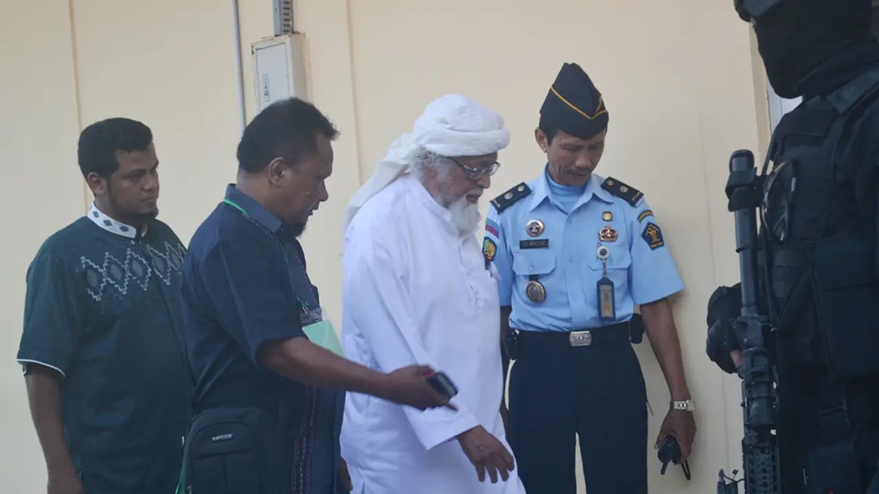 Abu Bakar Baasyir saat menghadiri sidang PK di PN Cilacap, Januari 2016. (Foto: Liputan6.com/Muhamad Ridlo)