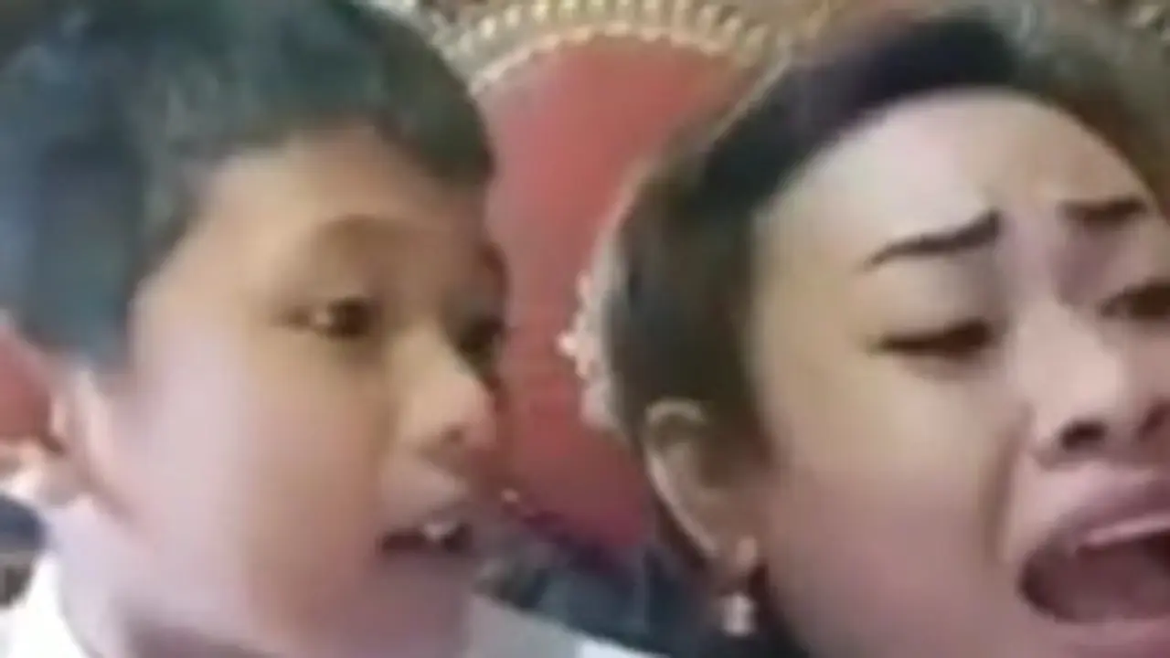 Viral Tante Lala, Ngegas Saat Ajari Sang Anak Baca Pancasila