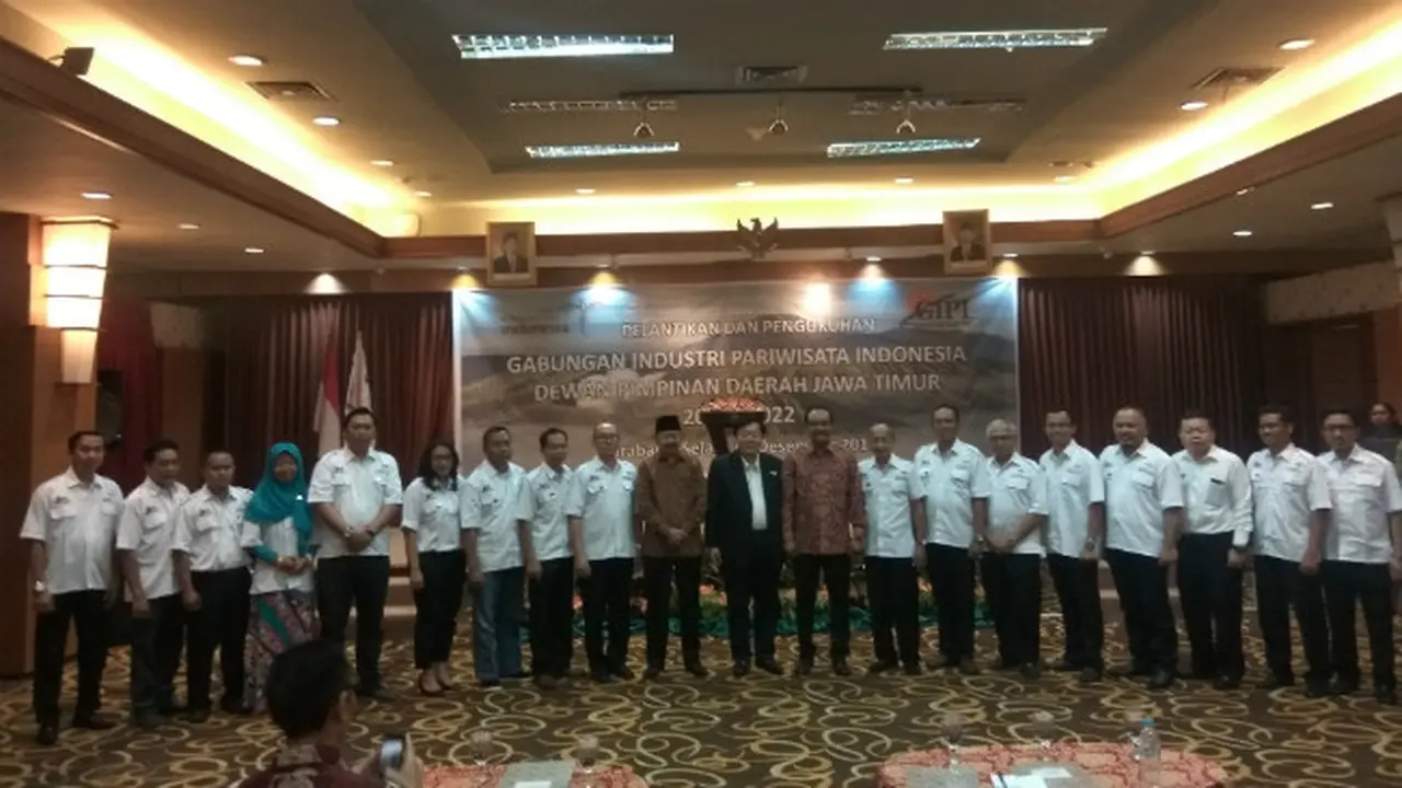 Pelantikan dan Pengukuhan Gabungan Industri Pariwisata Indonesia (GIPI) DPD Jatim periode 2016 -2022 di Surabaya
