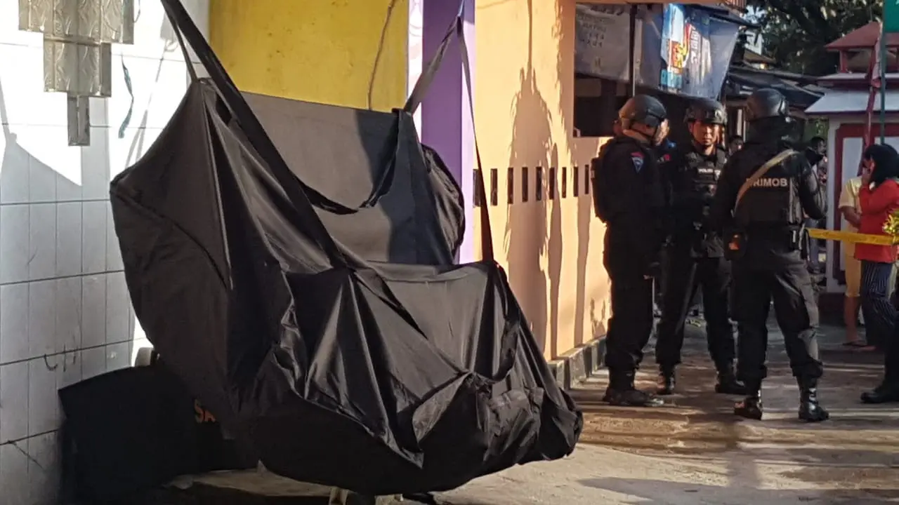 Benda mencurigakan tas hitam kecil, tergeletak di samping toko Percetakan persimpangan jalan Otista, Tarogong Garut