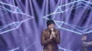 Penampilan Anji dalam acara SCTV Music Award 2018 di Studio 6 Emtek, Jakarta,Jumat (27/4). Dalam penampilannya anji membawakan sebuah lagu berjudul menunggu kamu. (Liputan6.com/Faizal Fanani)