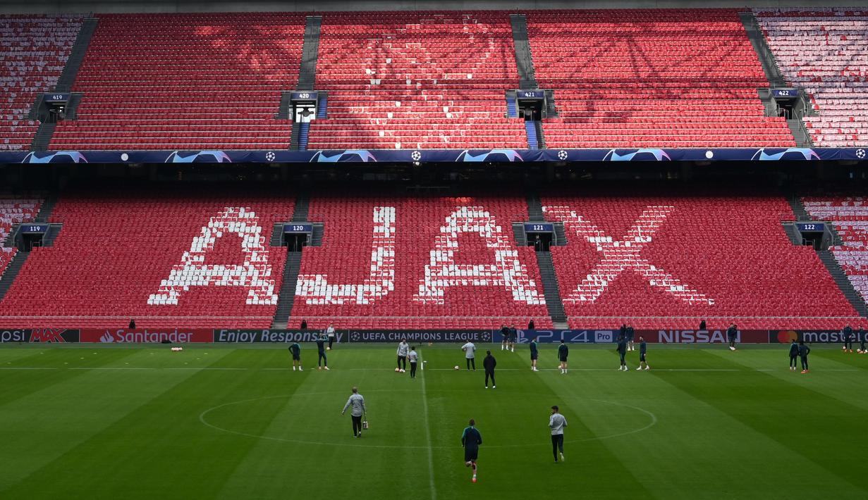 Suasana latihan Tottenham Hotspur jelang laga semifinal Liga Champions di Stadion Johan Cruyff, Rabu (8/5). Tottenham Hotspur akan menghadapi Ajax Amsterdam. (AFP/Emmanuel Dunand)