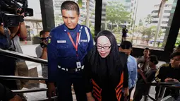 Ratu Atut Chosiyah diperiksa sebagai saksi bagi tersangka Amir Hamzah terkait dugaan suap sengketa Pilkada Kabupaten Lebak, Jakarta, Senin (10/11/2014)(Liputan6.com/Miftahul Hayat)