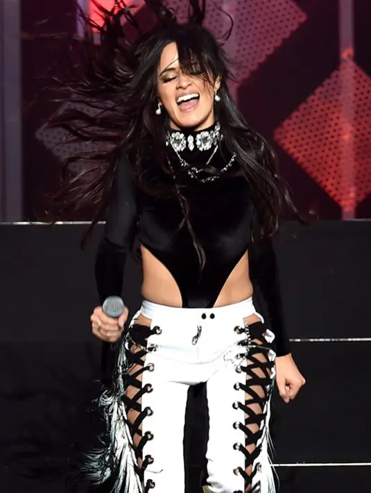 Pelantun ‘The Work From Home’ ini mengeluarkan pernyataan keduanya dalam akun Twitter mereka. Tulisan-tulisannya itu nampak menyudutkan seorang Camila. (AFP/Bintang.com)