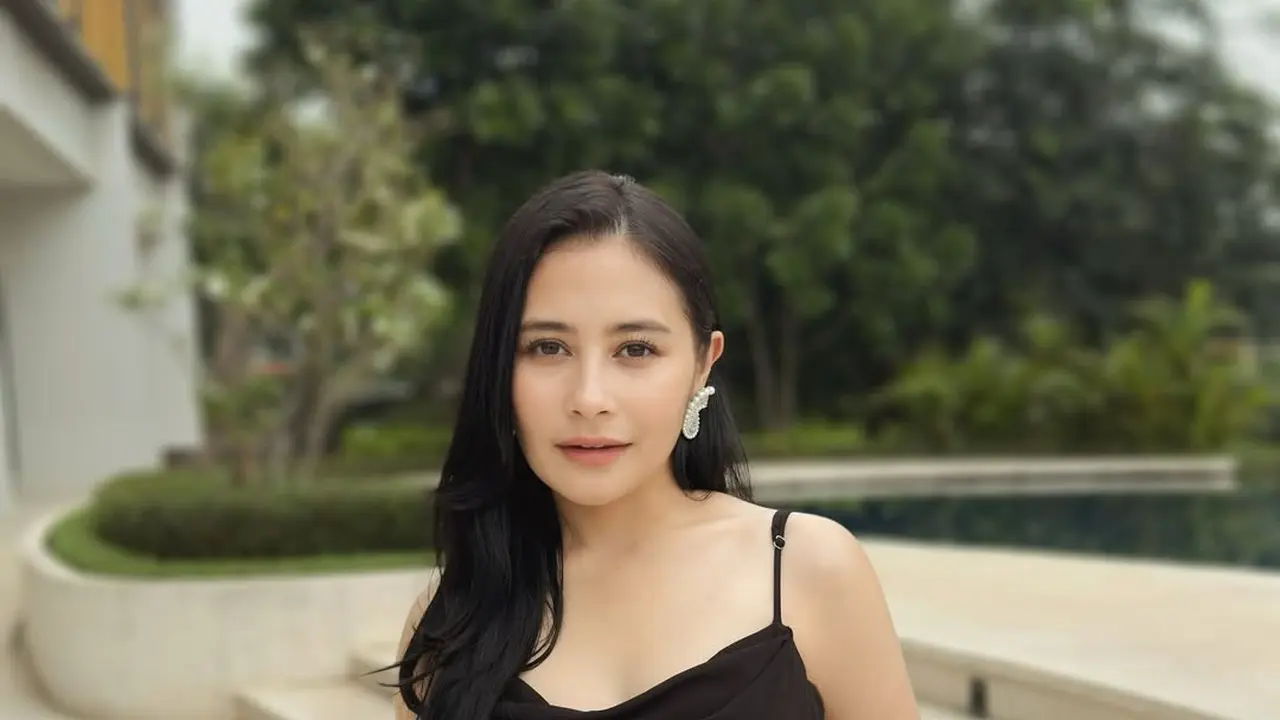 Elegan Serba Hitam, 6 Gaya Kondangan Prilly Latuconsina dan Omara Esteghlal Bisa Jadi Inspirasi Pasangan