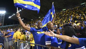 Hasil imbang tersebut mengukuhkan performa konsisten Curacao di Grup B Kualifikasi Piala Dunia 2026 zona CONCACAF yang sebelumnya mencatat tiga kemenangan dan tiga hasil imbang tanpa kekalahan. Tampak dalam foto, suporter Timnas Curacao merayakan hasil imbang melawan Jamaika pada Grup B Kualifikasi Piala Dunia 2026 zona CONCACAF di Independence Park Stadium, Jamaika pada 18 November 2025. (Ricardo MAKYN/AFP)