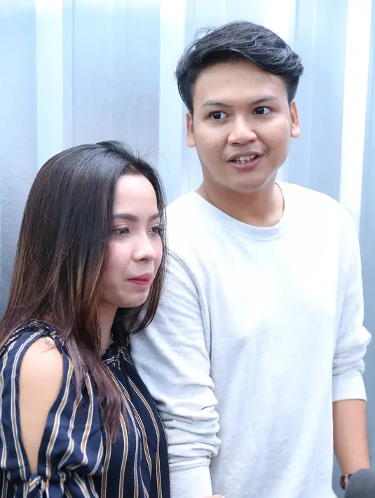 Ilham Smash dan Istri
