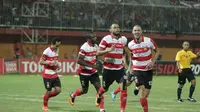 Madura United merayakan gol Luis Carlos di Piala Presiden (Liputan6.com / Musthofa Aldo)