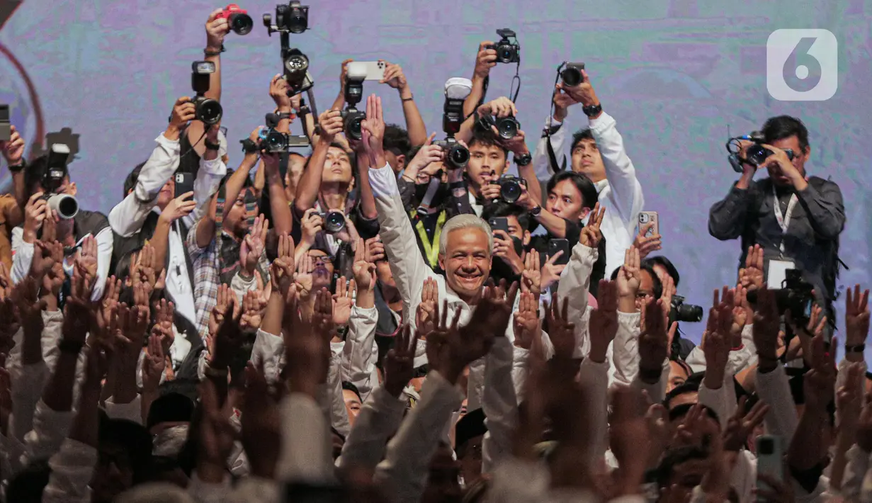 Calon Presiden nomor urut 3 Ganjar Pranowo saat konsolidasi 45 Hari menuju kemenangan Ganjar-Mahfud di Jakarta, Sabtu (30/12/2023). (Liputan6.com/Faizal Fanani)