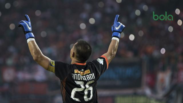 Andritany Jadi Korban Asap Flare pada Duel Bali United Vs Persija