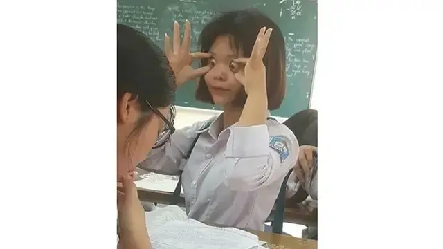 8 Potret Aksi Orang saat Tahan Kantuk Ini Kocak Banget, Bikin Geleng Kepala