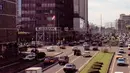 Jalan M. H. Thamrin yang selalu ramai kendaraan sejak dulu. (Source: Instagram/@perfectlifeid)