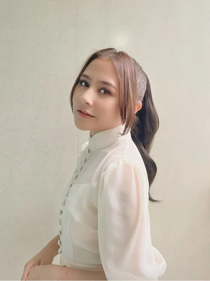 Gaya Rambut Panjang Prilly Latuconsina yang bisa jadi inspirasimu,credit: @prillylatuconsina96
