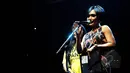 Penyanyi cantik tanah air, Yuni Shara ikut meramaikan acara charity concert untuk pengungsi di Nusa Tenggara Timur (NTT), di Jakarta, Kamis (7/5/2015). Para penyanyi tersebut melelang lagu yang dinyanyikannya saat acara. (Liputan6.com/Faisal R Syam)