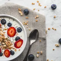 Jenis-jenis yoghurt yang cocok untuk program diet, agar berat badan tetap ideal dengan menu cemilan sehat (Foto: Jaqueline Pelzer/Unsplash)