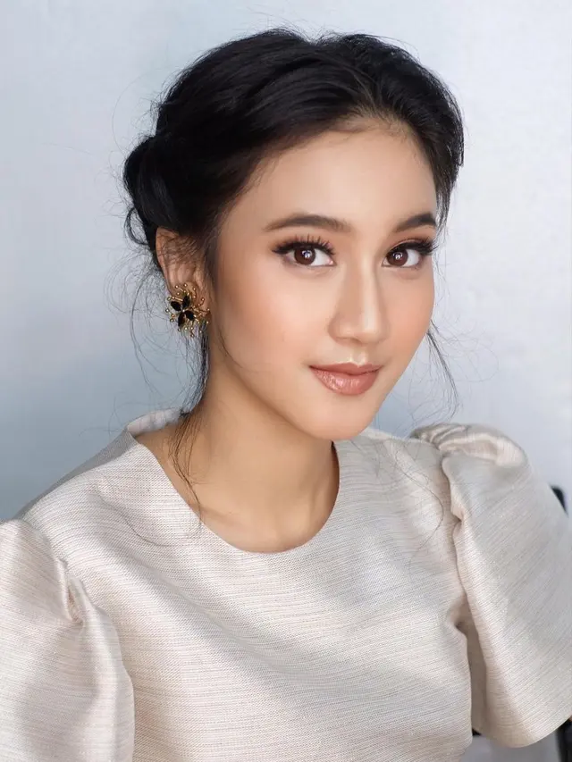Biasa Tampil Natural, Ini 6 Potret Keisya Levronka dengan Makeup Tebal