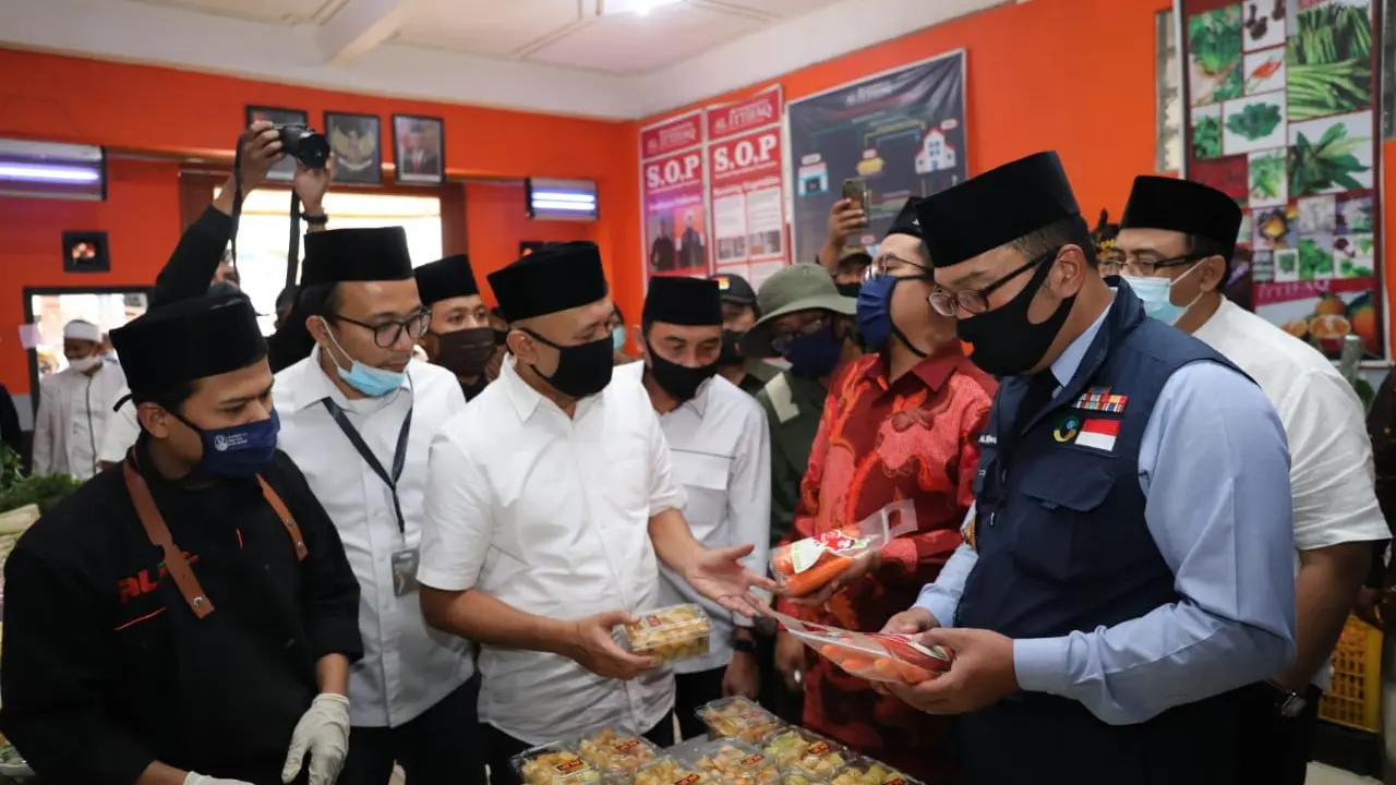 Menkop UKM Dorong Kopontren Al Ittifaq Jadi Role Model Koperasi Pangan di Indonesia