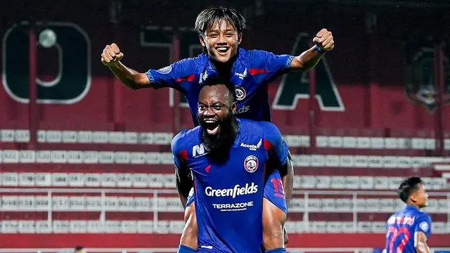 Arema FC menang 4-2 atas Barito Putera.