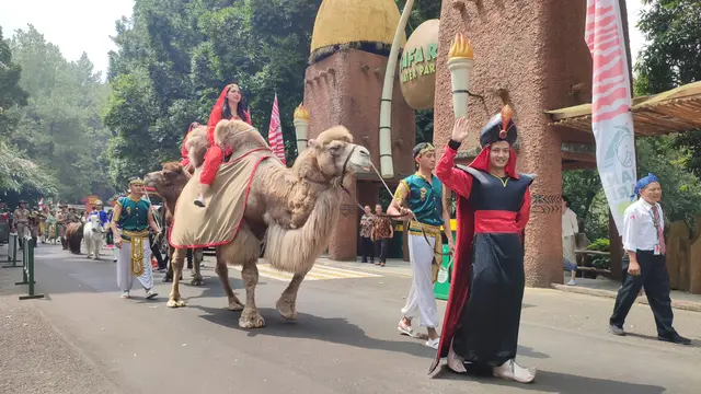 Parade satwa dan budaya di Taman Safari Indonesia.