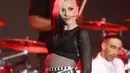 Bagaimana tidak, sosok Gwen Stefani yang selalu merias wajahnya dengan makeup yang super ekstra ketika dirinya tampil dihadapan publik. (AFP/Bintang.com)