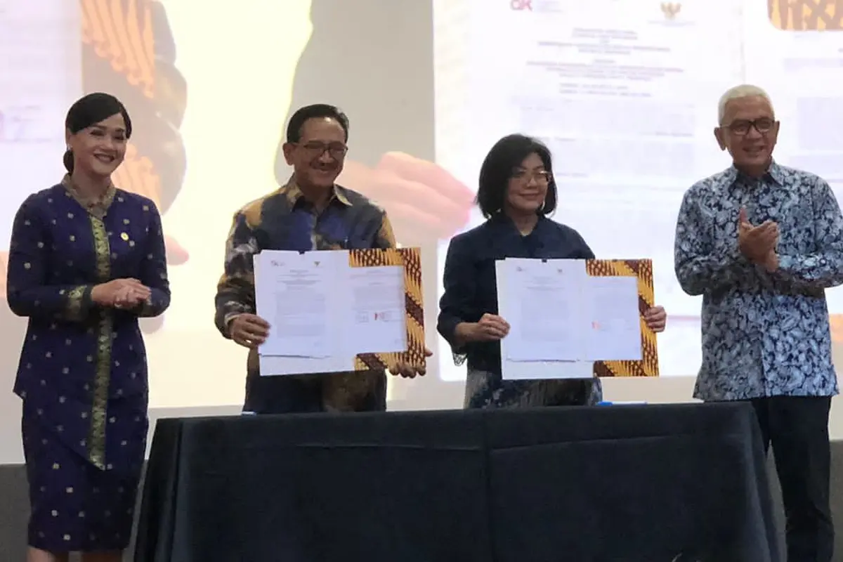 Penandatanganan kerjasama OJK dengan Kemenko Perekonomian terkait Transformasi Digital untuk Mendorong Inklusi Keuangan kepada peserta program Kartu Prakerja. Tira/Liputan6.com)