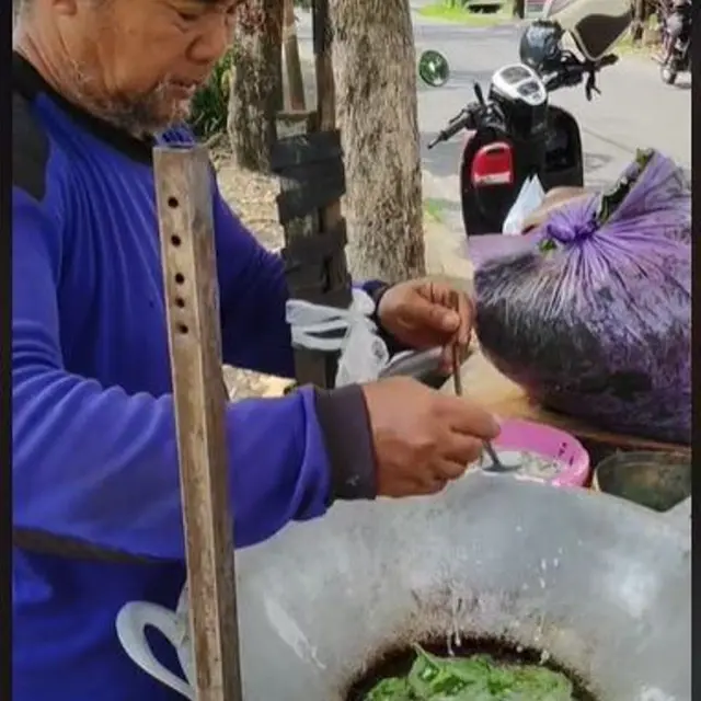 Viral Pedagang Makanan Jual Bayam Goreng Gulung, Menggugah Selera dan Bikin Penasaran