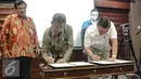 Kantor Staf Presiden dan Badan Pengawasan Keuangan dan Pembangunan (BPKP) menandatangani nota kesepahaman pengawasan serta pengendalian program prioritas nasional di Gedung Bina Graha, Jakarta, Jumat (10/7/2015). (Liputan6.com/Faizal Fanani)