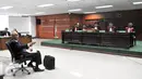 Suasana persidangan OC Kaligis dengan agenda pengajuan keputusan sela di Pengadilan Tipikor, Jakarta, Kamis (22/9/2015). Majelis Hakim menolak nota keberatan Kaligis karena dalih yang disampaikan tidak relevan dengan KUHAP.(Liputan6.com/Andrian M Tunay)