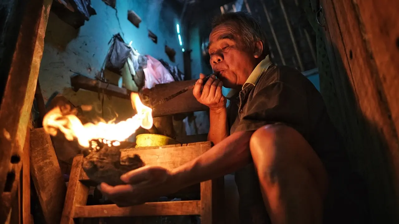 Mengabadikan Generasi Terakhir Perajin Tusuk Konde dengan Teknik Patri Tiup Lewat Video Dokumenter