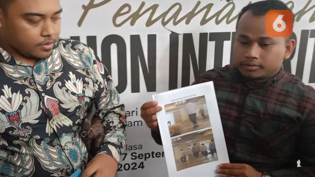 Kuasa Hukum Tampung Demokrasi Saat Melapor ke Bawaslu Banten. (Rabu, 09/10/2024). (Yandhi Deslatama/Liputan6.com).
