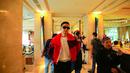 Devano Danendra juga tak ketinggalan tampil keren dengan jaket merah dari Amot Syamsurimuda [@iamdevano]