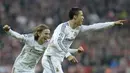 Bintang Real Madrid, Cristiano Ronaldo, merayakan gol ke gawang Munchen pada laga Liga Champions di Allianz Arena, Munchen, Rabu (29/4/2018). CR 7 mengakhiri kebersamaan sembilan tahun bersama Madrid untuk hijrah ke Juventus. (AFP/Christof Stache)