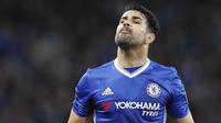 5. Diego Costa (Chelsea) – Perselisihan dengan Antonio Conte, membuatnya tidak didaftakan untuk Liga Champions. Bomber kelahiran Brasil ini kemungkinan baru akan tampil pada Januari jika dirinya jadi hijrah ke Atletico Madrid. (AFP/Adrian Dennis) 