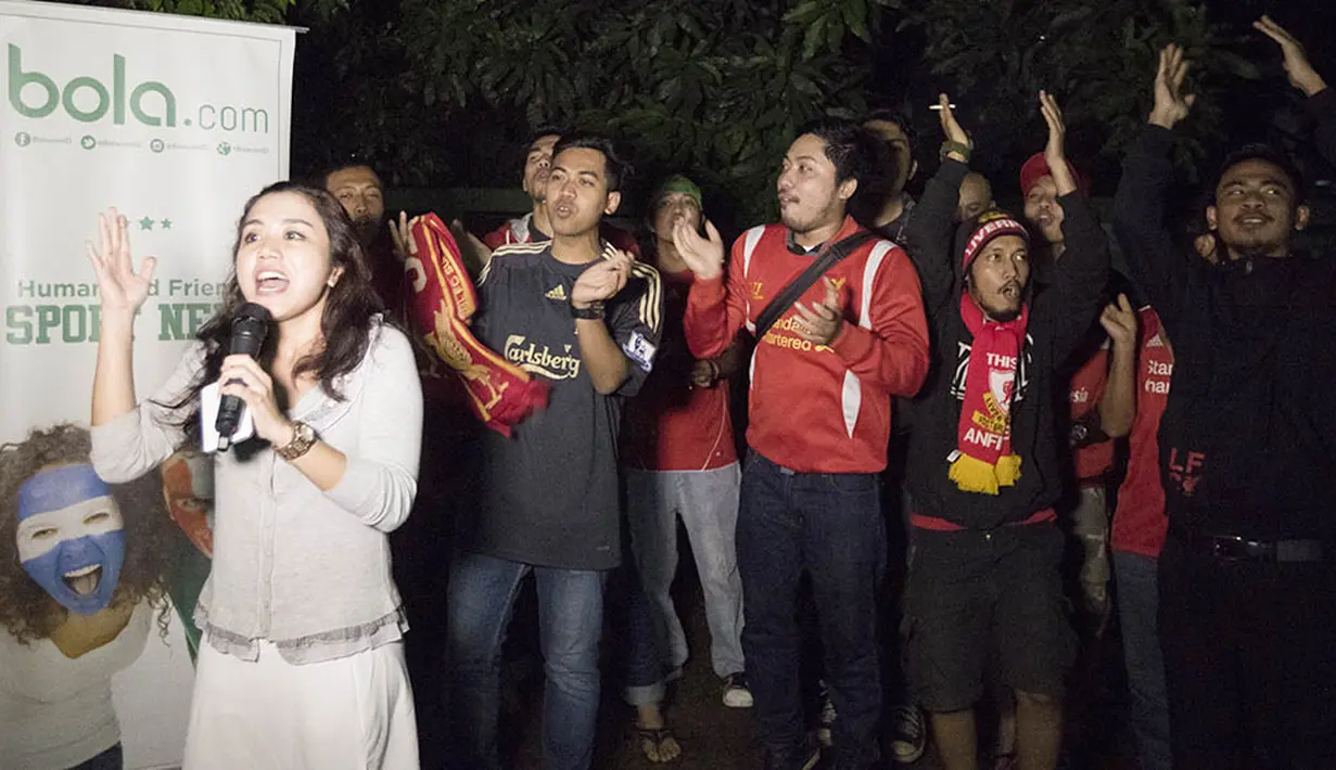 Kekalahan tidak mengurangi kemeriahan acara nonton bareng Watford melawan Liverpool. (Bola.com/Vitalis Yogi Trisna)