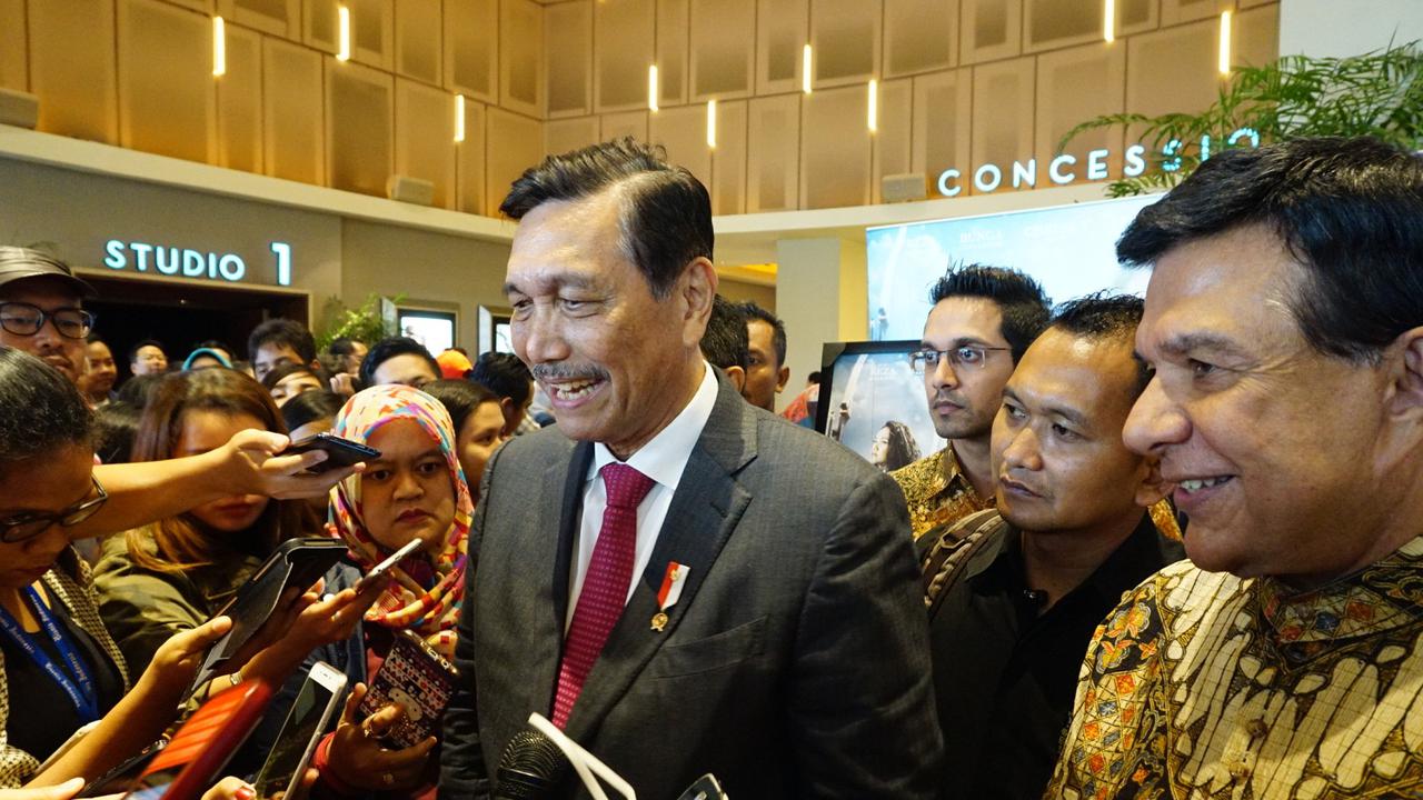 Menteri Koordinator Bidang Kemaritiman Luhut Binsar Pandjaitan menilai bahwa Arcandra sangat pantas menempati posisi Menteri ESDM.