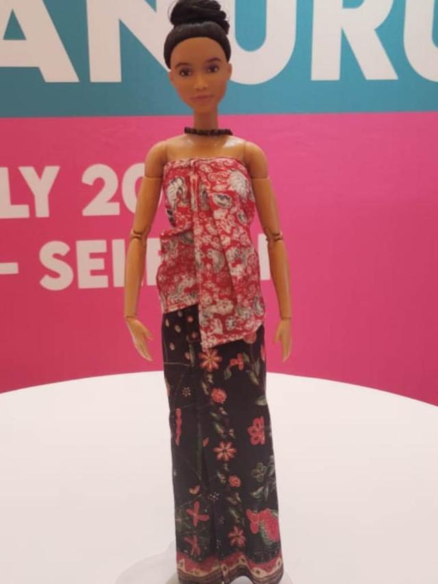 Dibuatkan Boneka Barbie, Butet Manurung Juga Jadi Mentor Bagi Anak-Anak ASEAN