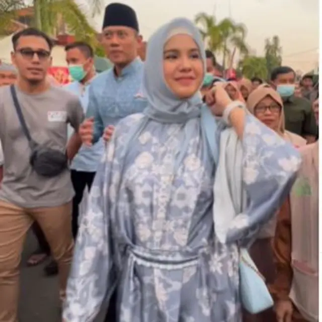 Annisa Pohan Berhijab dan Pakai Tas Mewah Puluhan Juta Rupiah Saat Dampingi AHY Safari Ramadan