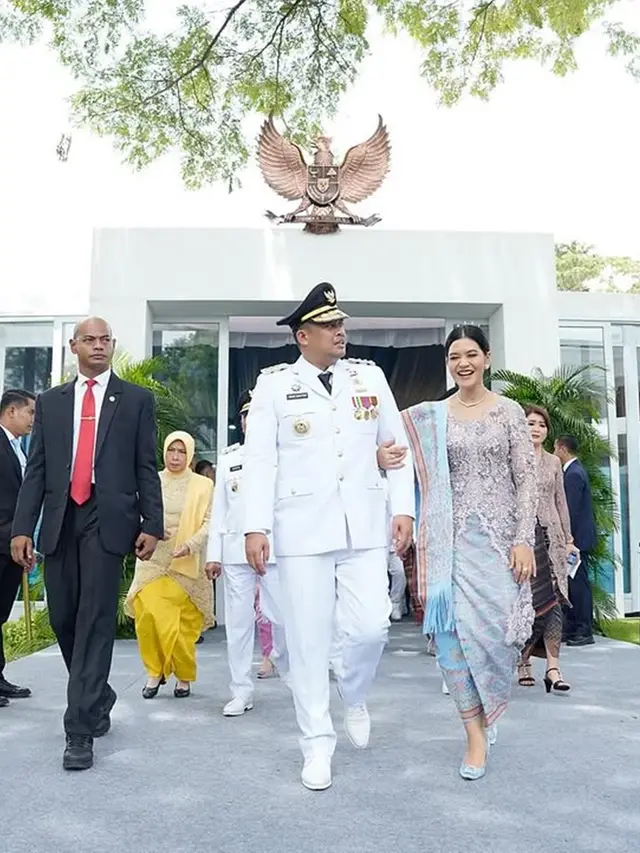 6 Publik Figur Wanita Temani Anggota Keluarga Dilantik Jadi Kepala Daerah, Memukau