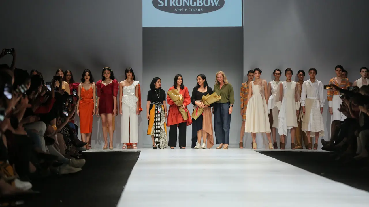 Koleksi Segar dan Dinamis dari Dua Perancang Muda Tanah Air di JFW 2020