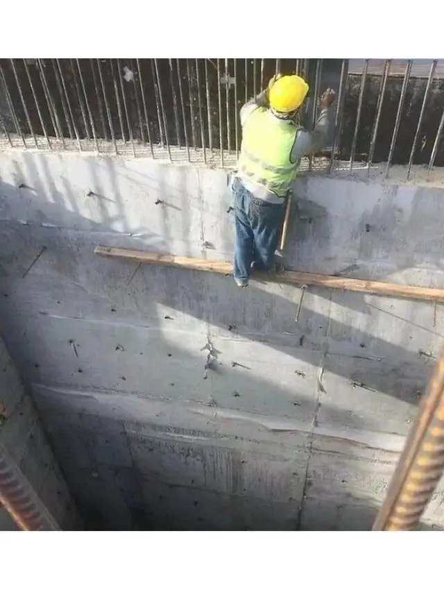 Aksi Ektrem Tukang Bangunan