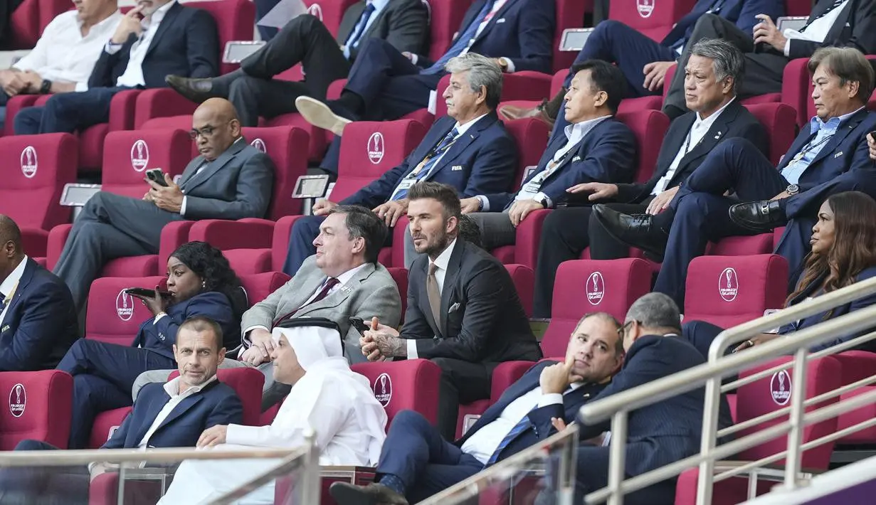 <p>David Beckham terlihat serius ketika menonton pertandingan Inggris lawan Iran. [Foto: AFP/Martin Meissner]</p>