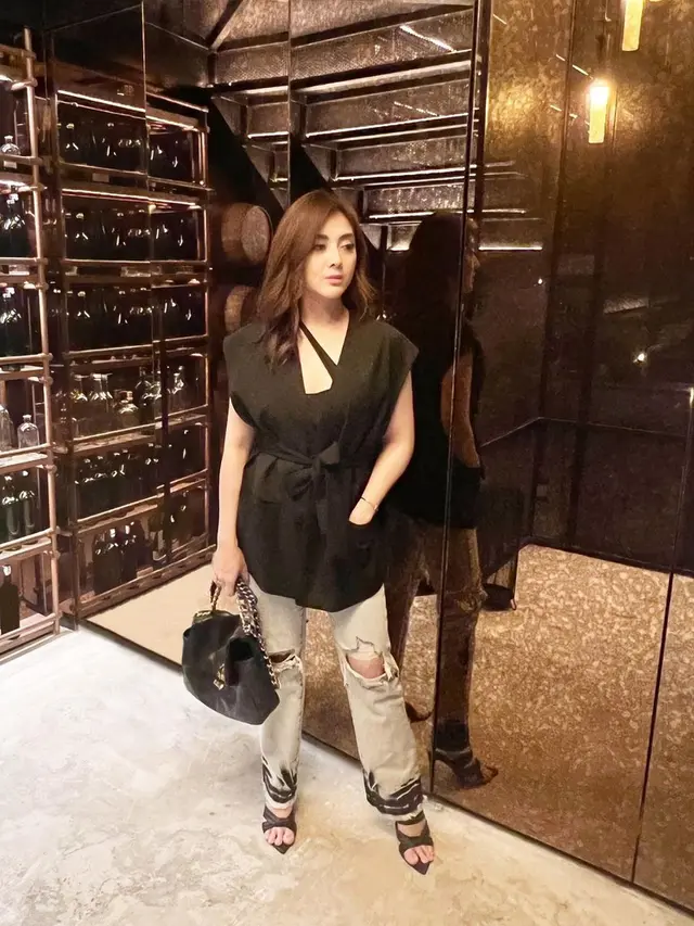 Potret Terbaru Dhena Devanka Usai Berpisah dengan Jonathan Frizzy, Cantik dan Memesona