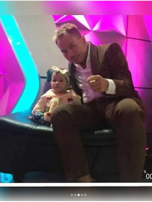 Tidak jelas hubungan antara Vicky dengan perempuan bernama Vivi. Dari hubungan keduanya, memiliki seorang anak. Lantaran Vicky ingin menikah dengan wanita lain, membuat Vivi marah. (Instagram/lambe_turah)