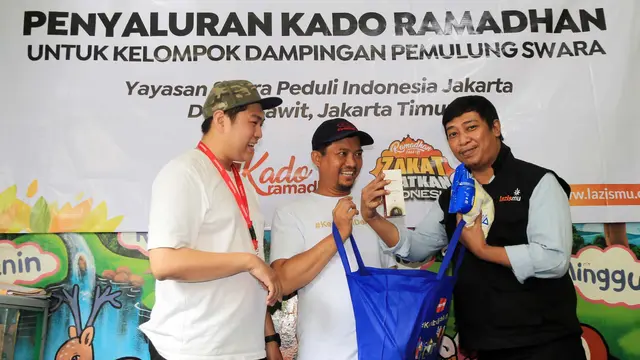 Donasi 300 Sandal Jepit dan Sembako Bagi Masyarakat yang Membutuhkan