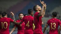 Striker Timnas Indonesia, Beto Goncalvez, merayakan gol yang dicetaknya ke gawang Myanmar pada laga persahabatan di Stadion Wibawa Mukti, Jawa Barat, Rabu (10/10). Indonesia menang 3-0 atas Myanmar(Bola.com/Vitalis Yogi Trisna)