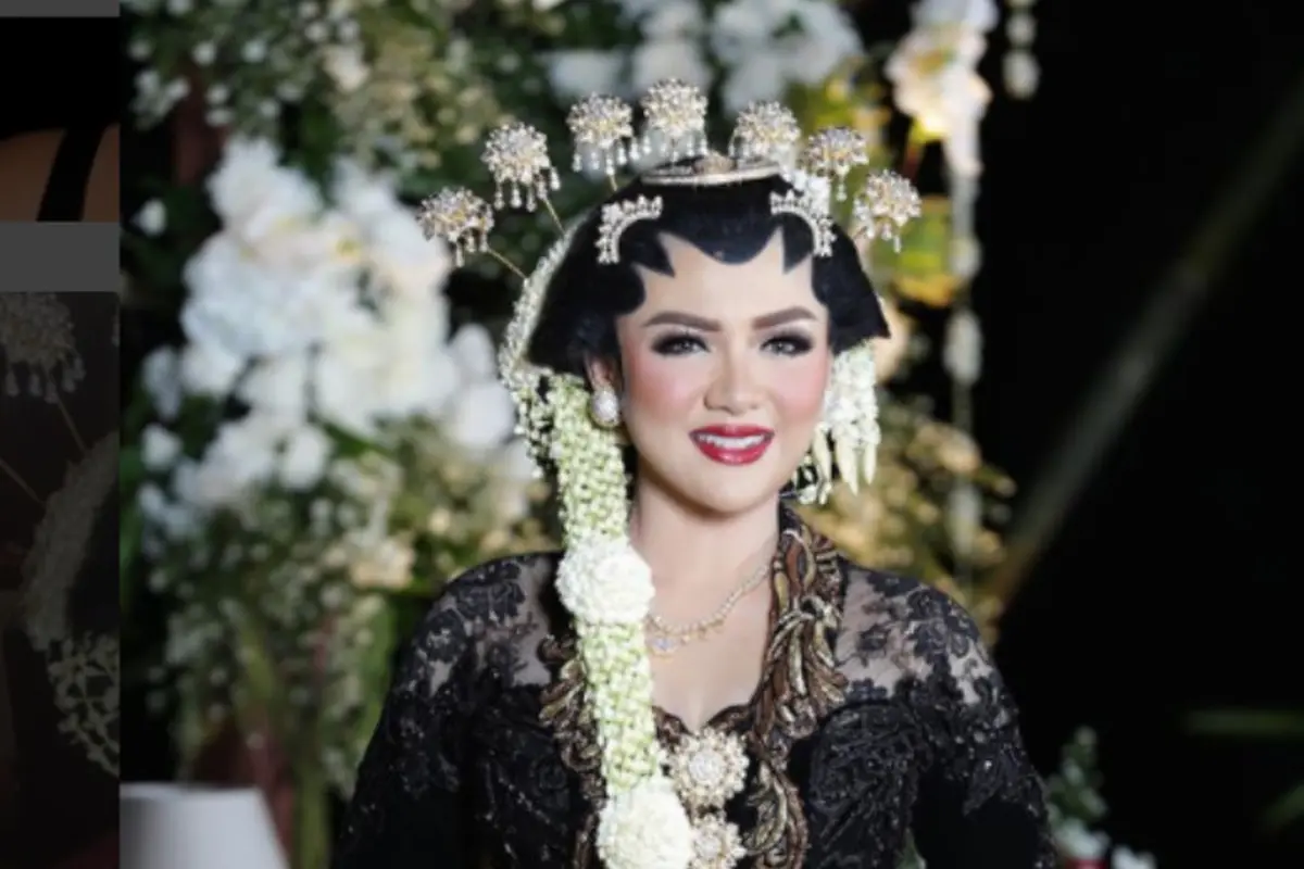 Jadi Pengantin Jawa, Ini 9 Potret Cantiknya Vicky Shu dengan Paes