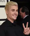 Fenomena paling luar biasa dari permainan Pokemon Go turut dirasakan oleh selebriti tanah air dan warga Indonesia. Tak hanya di Indonesia, selebriti Hollywood, Justin Bieber rupanya terkena demam permainan Pokemon. (AFP/Bintang.com)