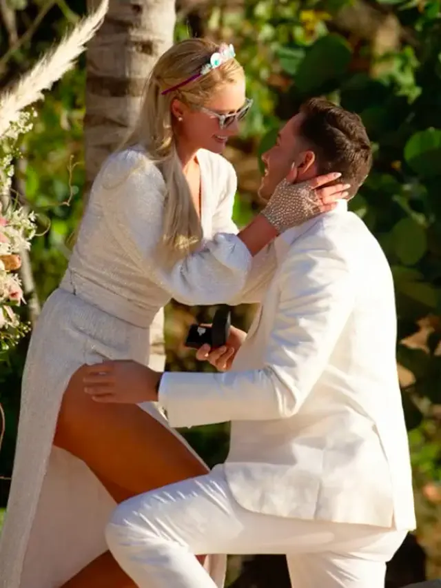 6 Momen Tunangan Paris Hilton dan Carter Reum, Dilamar Dengan Cincin Senilai Rp 28 M. (Sumber: Instagram/parishilton)