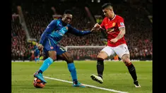 Duel panas terjadi di laga perempat final Piala FA antara Manchester United dengan Arsenal di Stadion Old Trafford, Inggris (10/3/2015). Arsenal Menang 2-1 atas Manchester United. (Reuters/Jason Cairnduff)